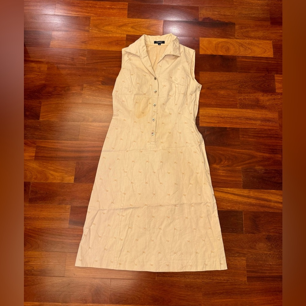 Burberry Sleeveless Beige Button-Up Dress